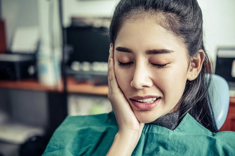How to Identify Early Signs of Gum Disease at Home